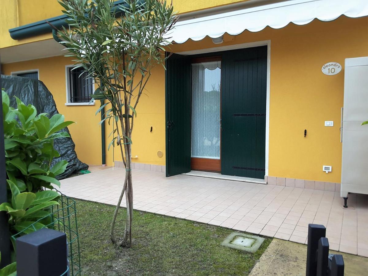 Villaggio Dei Fiori: Family-Friendly Resort with Pools and Buffet Caorle Exterior photo