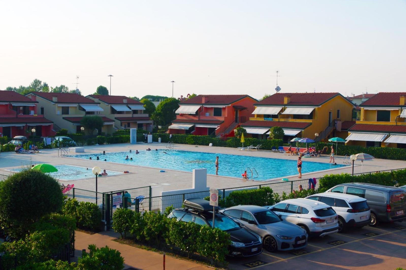 Villaggio Dei Fiori: Family-Friendly Resort with Pools and Buffet Caorle Exterior photo