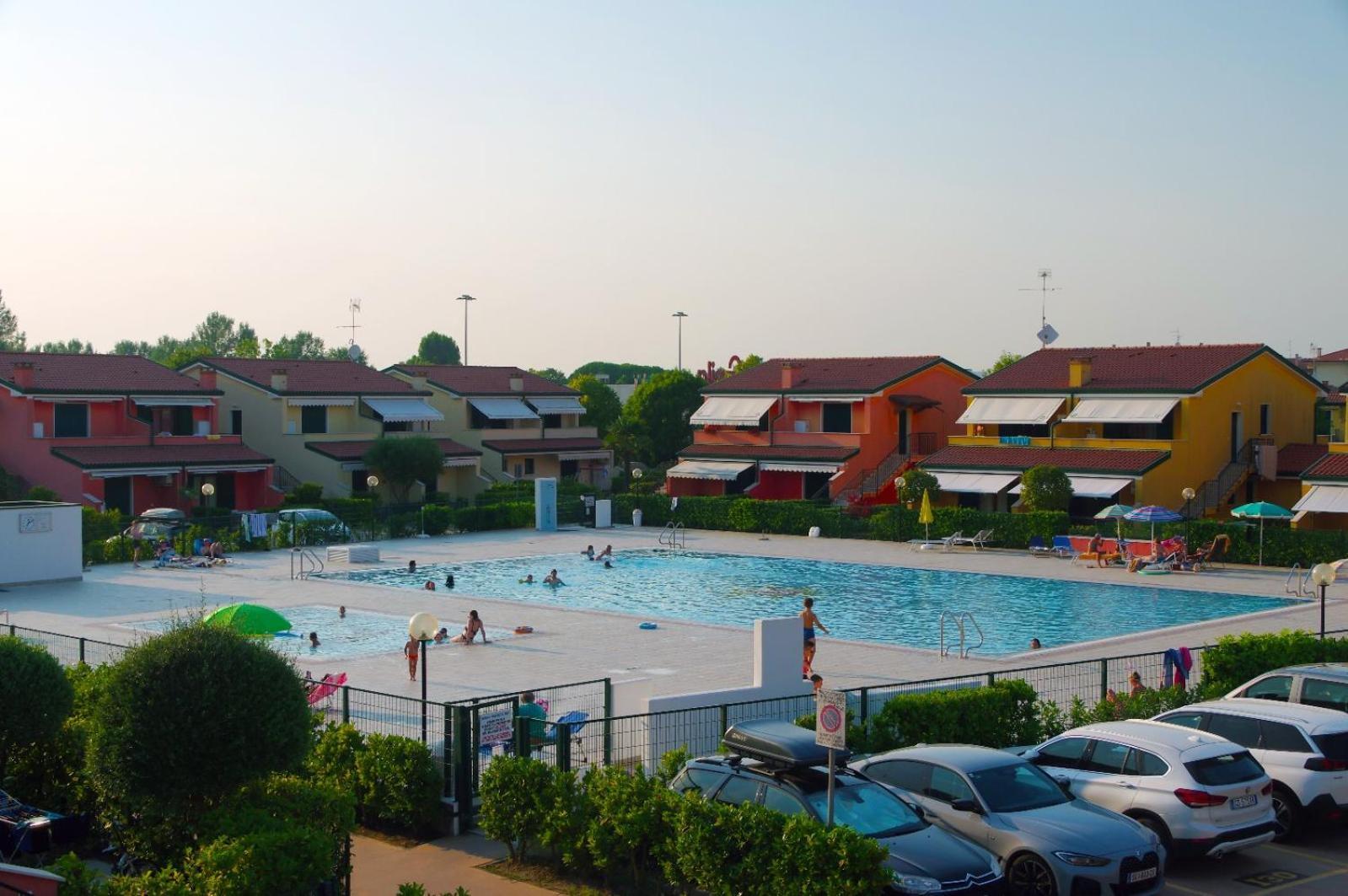 Villaggio Dei Fiori: Family-Friendly Resort with Pools and Buffet Caorle Exterior photo